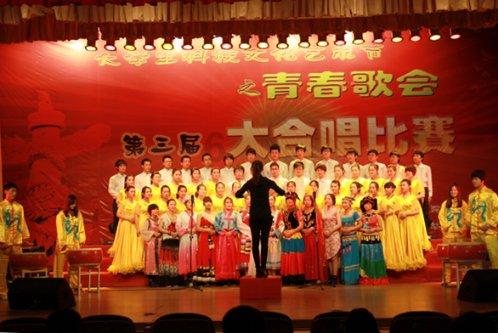 迎亲车队放鞭炮不慎引燃整车彩礼，当事人：重新买了一份接着迎亲